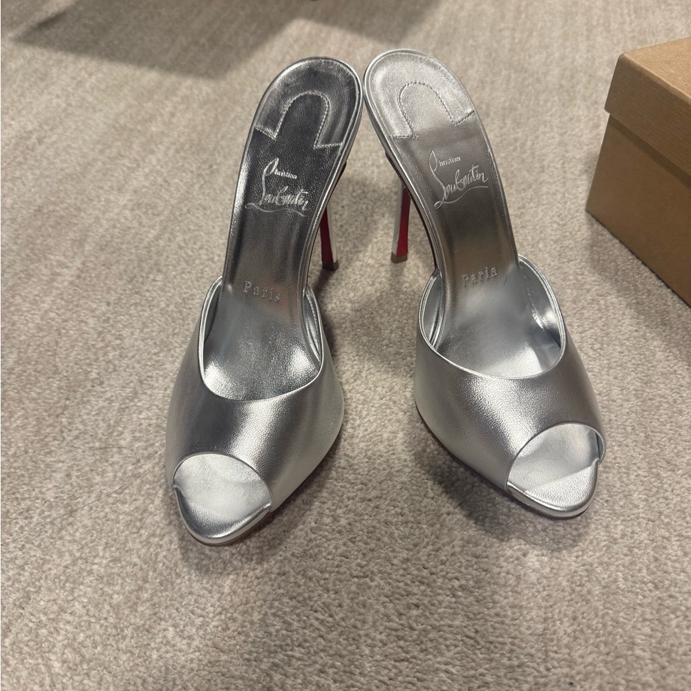 Christian Louboutin Me Dolly Peep Toe. Silver. Size 38.5
